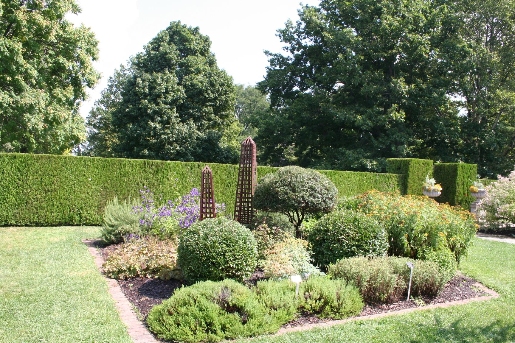 Charming English Garden Designs