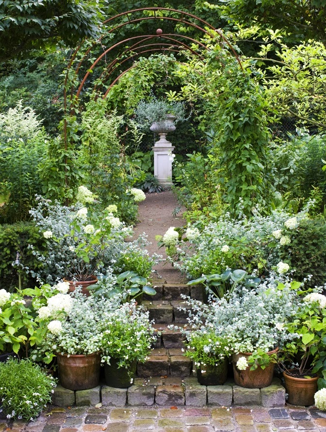 Amazing Front Yard Garden Path