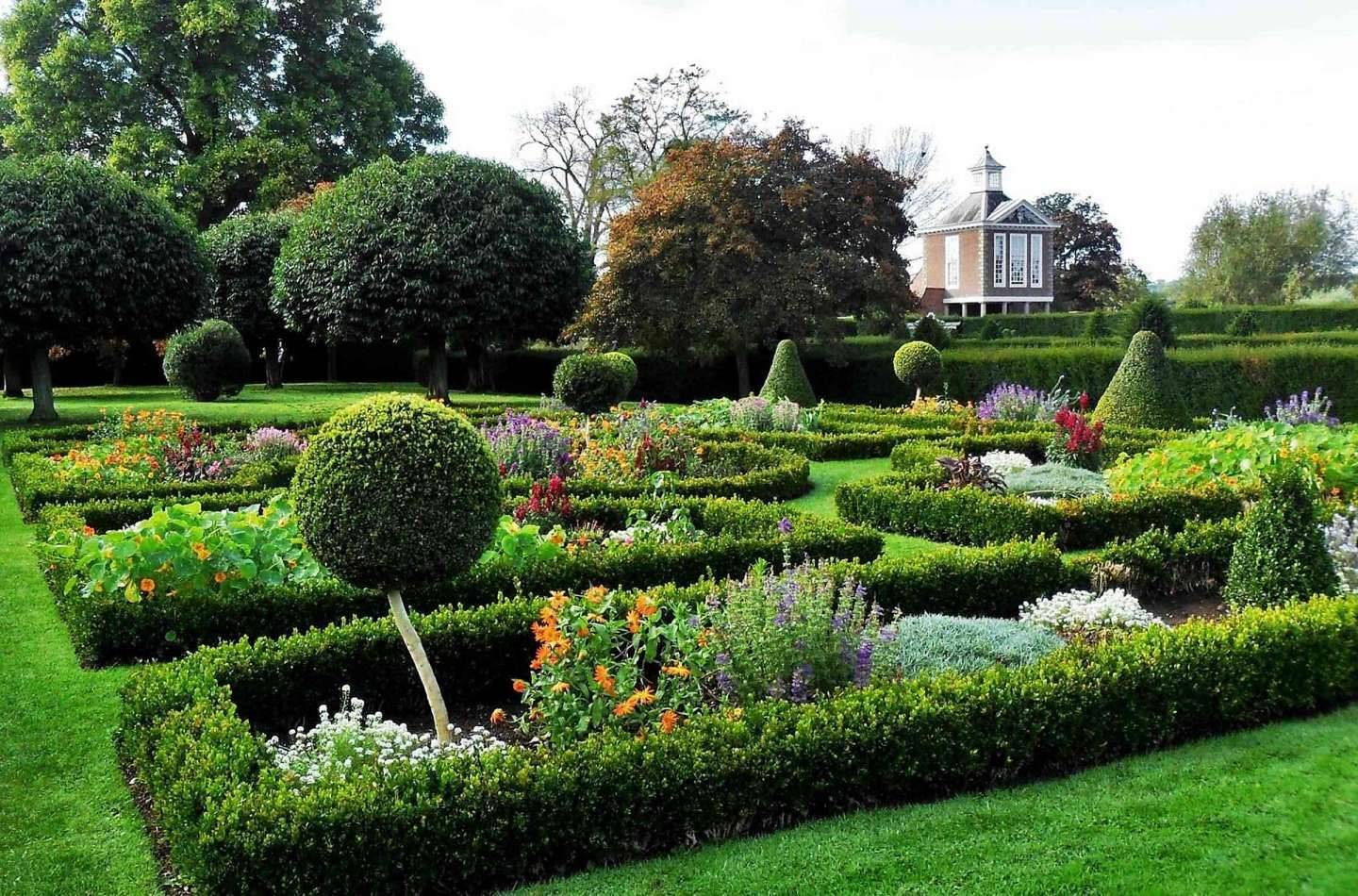 Wonderful Formal English Garden Designs