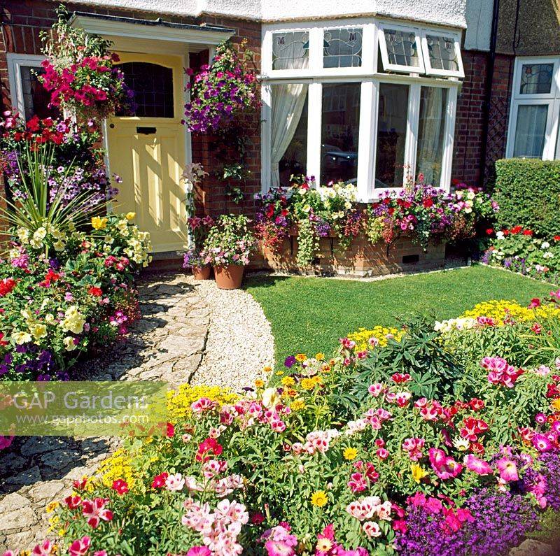 Amazing Formal English Garden Designs