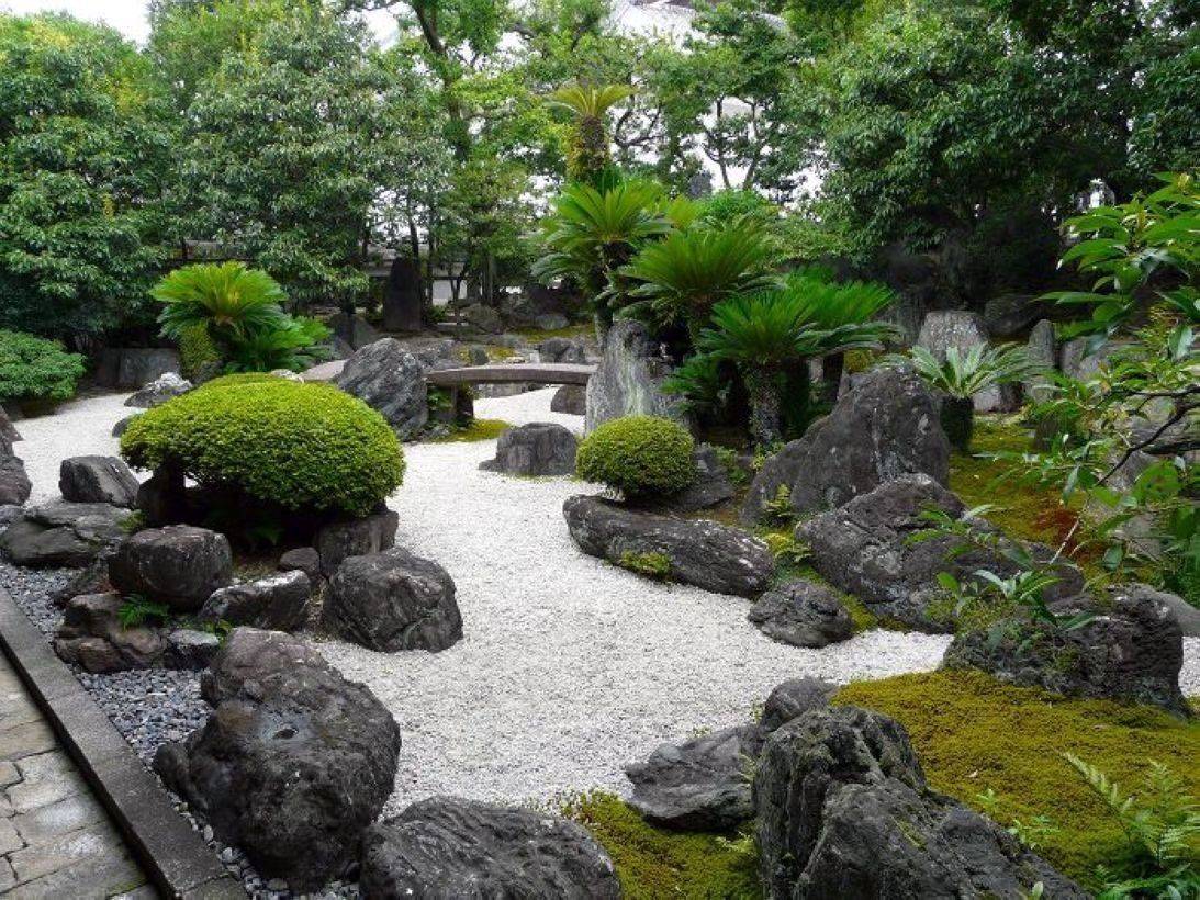 Beautiful Front Yard Rock Garden Landscaping Ideas