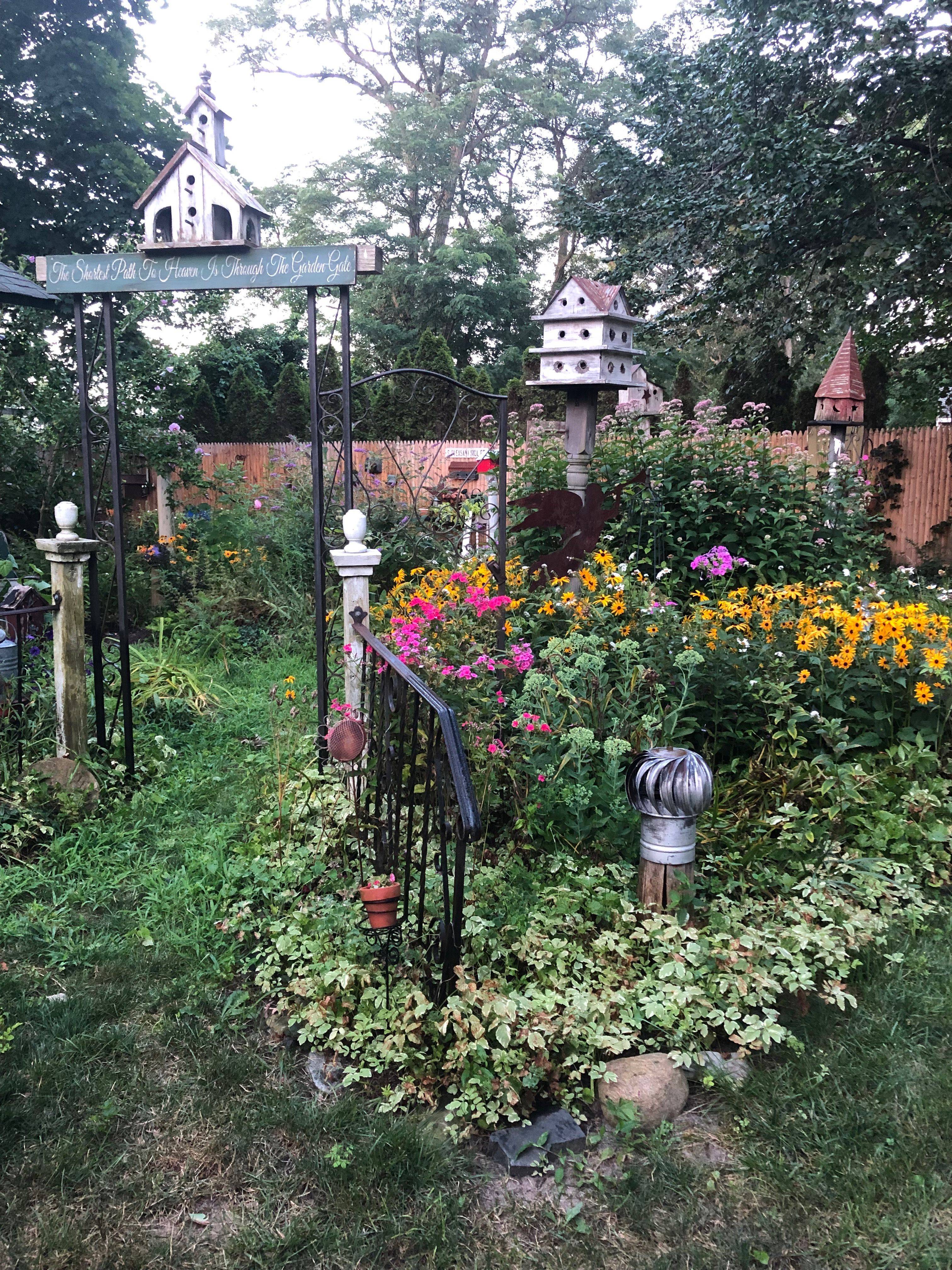 Primitive Garden Decor