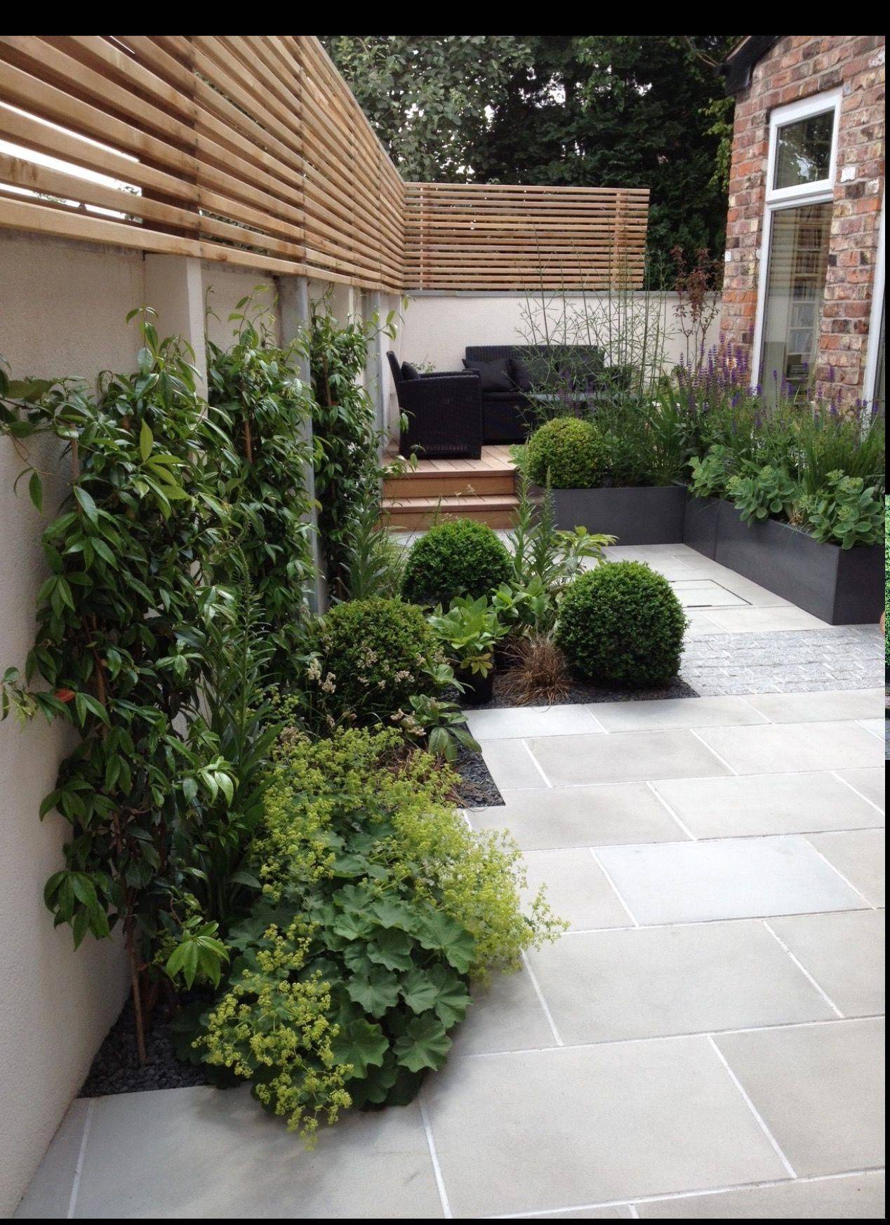 This Peaceful English Courtyard Garden