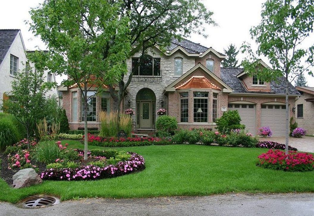 Beautiful Old Farmhouse Landscaping