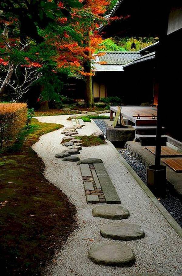 Peaceful And Calmness Japanese Courtyard Decor Ideas