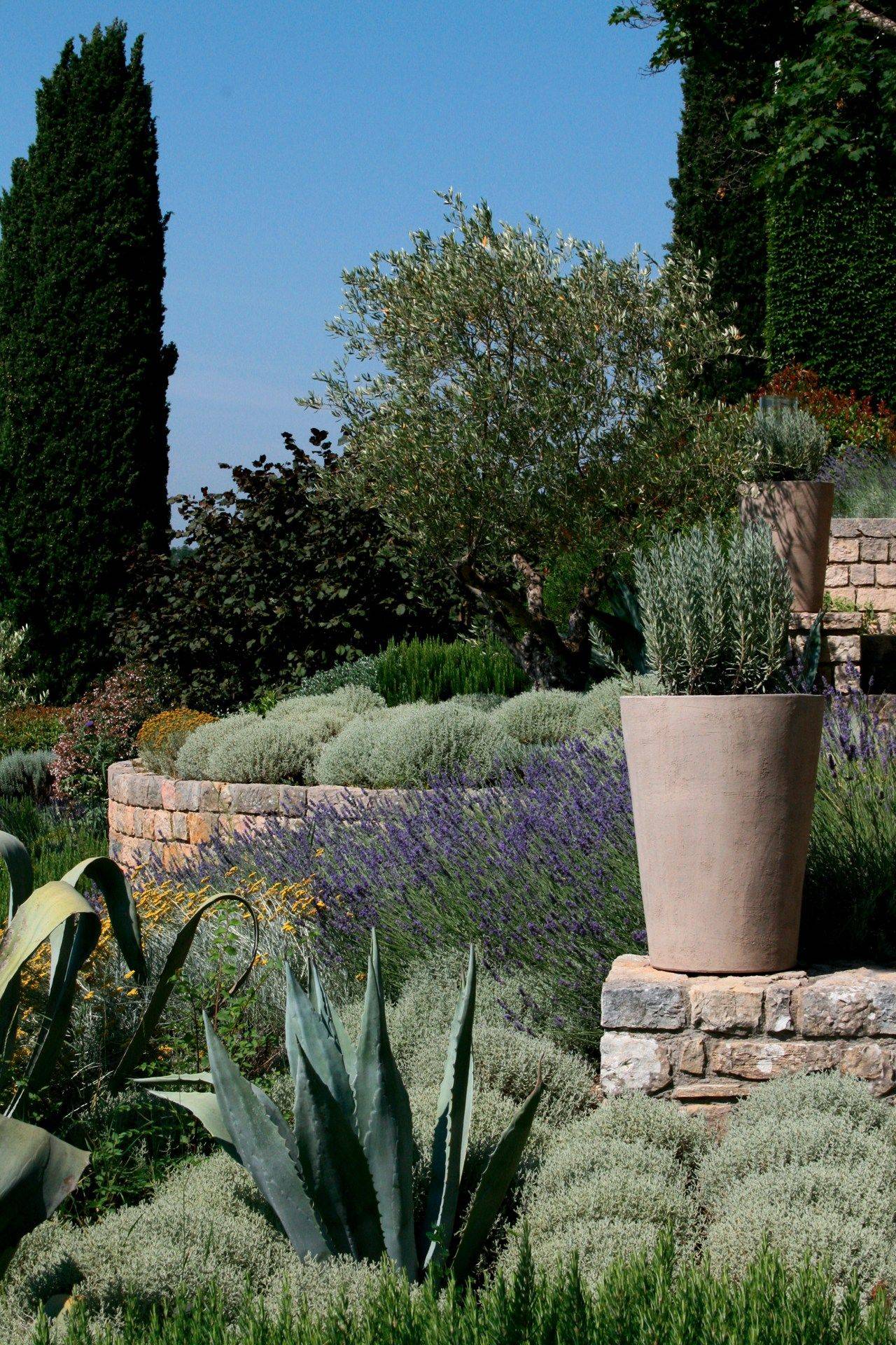 Awesome Mediterranean Backyard Landscaping Ideas Best