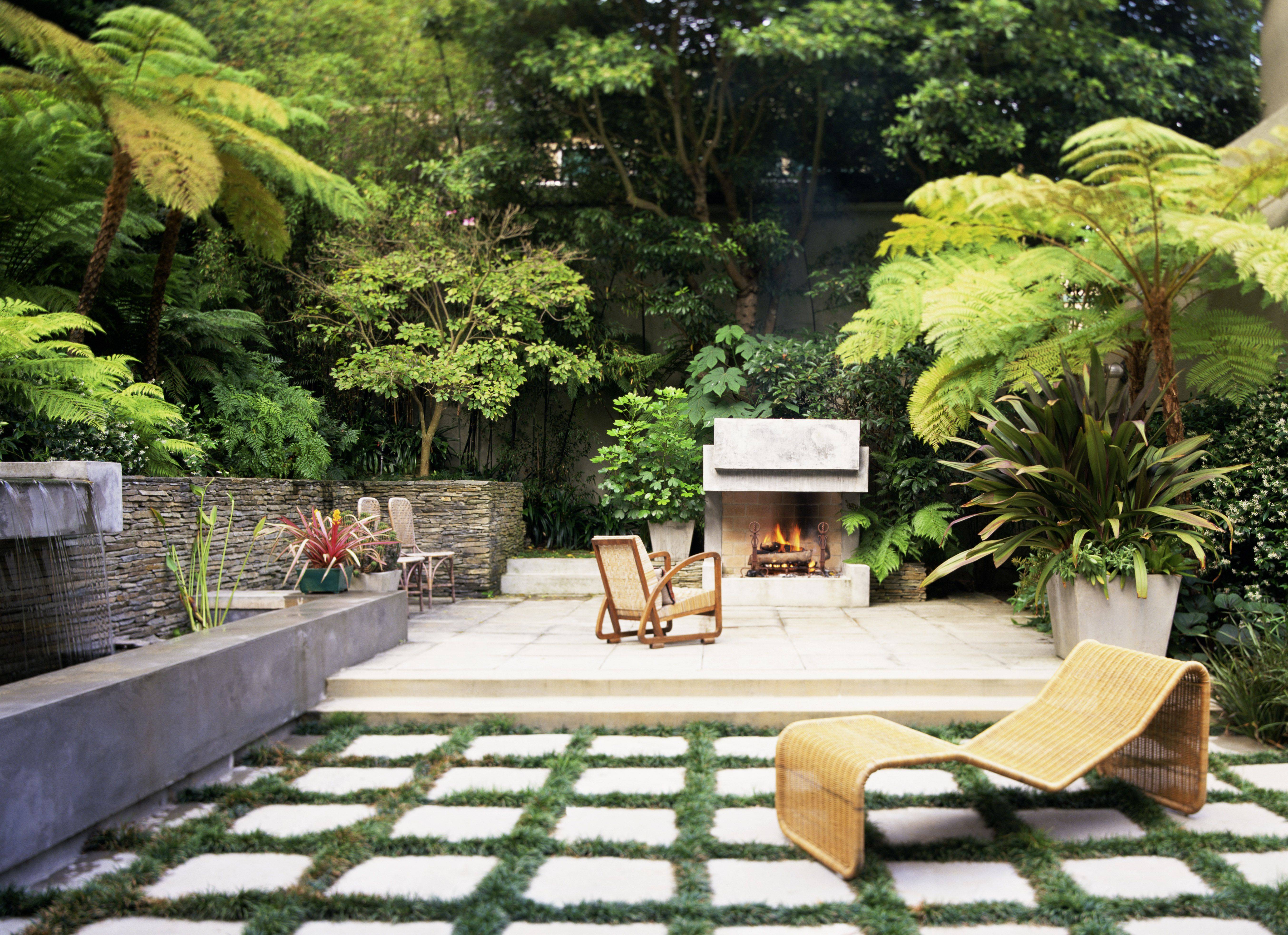 Chic Small Courtyard Garden Design Ideas