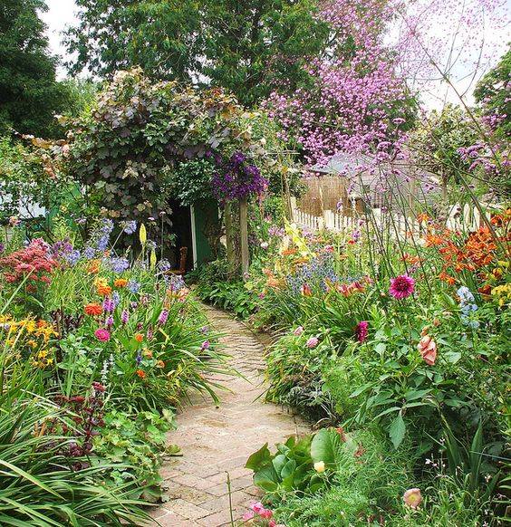Elegant English Garden Designs