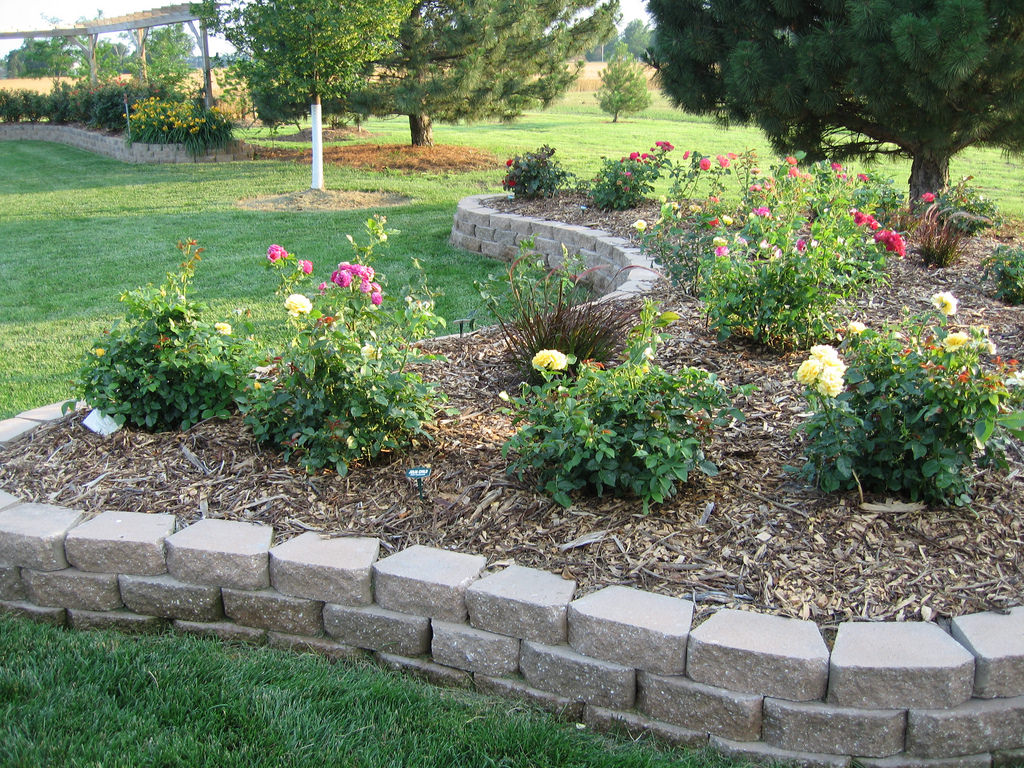 Rock Retaining Wall Landscaping With Boulders Landscaping With Rocks