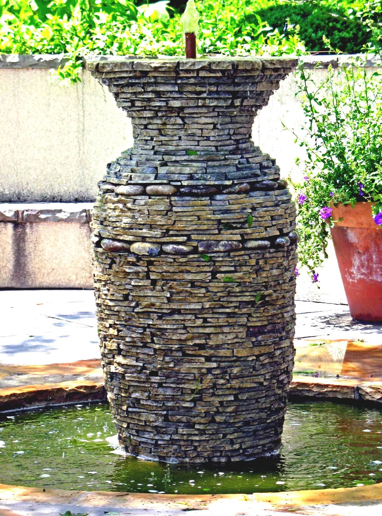Amazing Rustic Garden Decorating Ideas