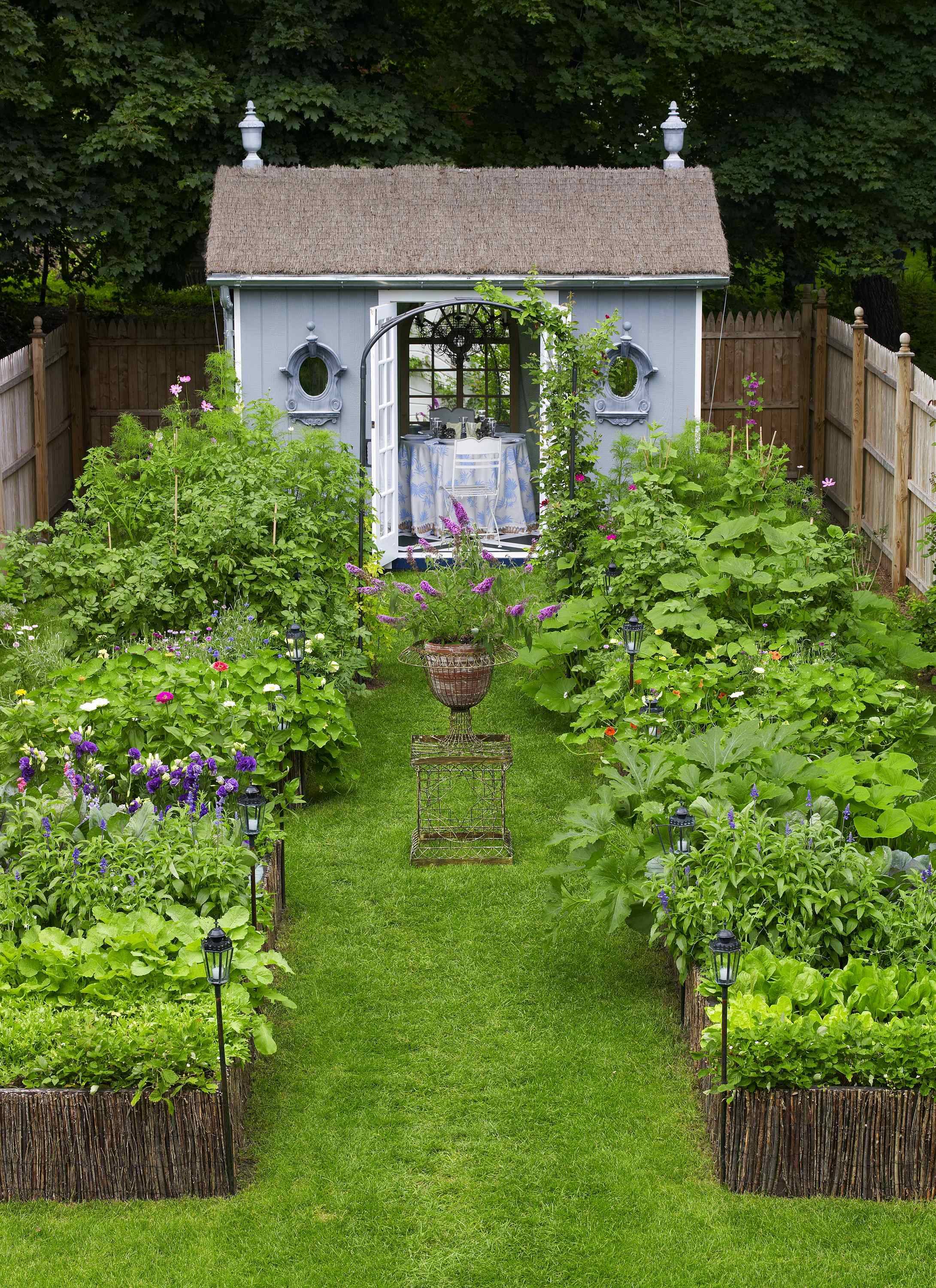 Lovely And Cute Garden Shed Design Ideas