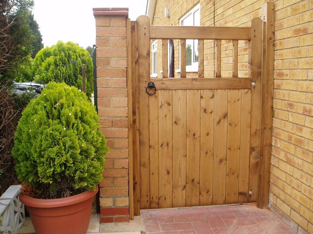 Decorative Wooden Garden Doors Design You Can Be Proud Of In