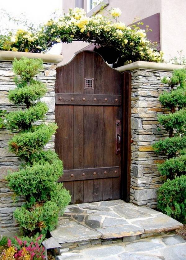 Decorative Wooden Garden Doors Design You Can Be Proud Of In