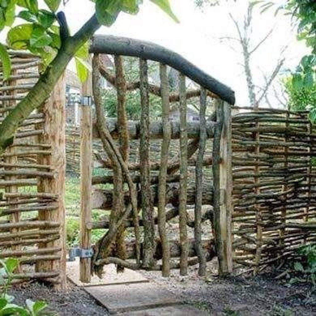 Awesome Traditional Rustic Garden Fence Photo Ideas
