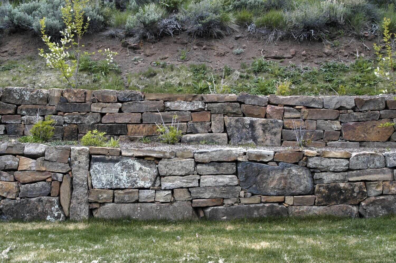 Retaining Wall Veneer Stone Steps Flag Stone Pavers Path