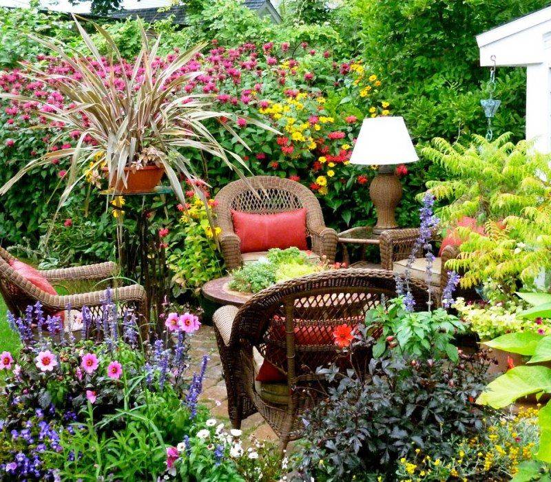 Modern French Country Garden Decor Ideas