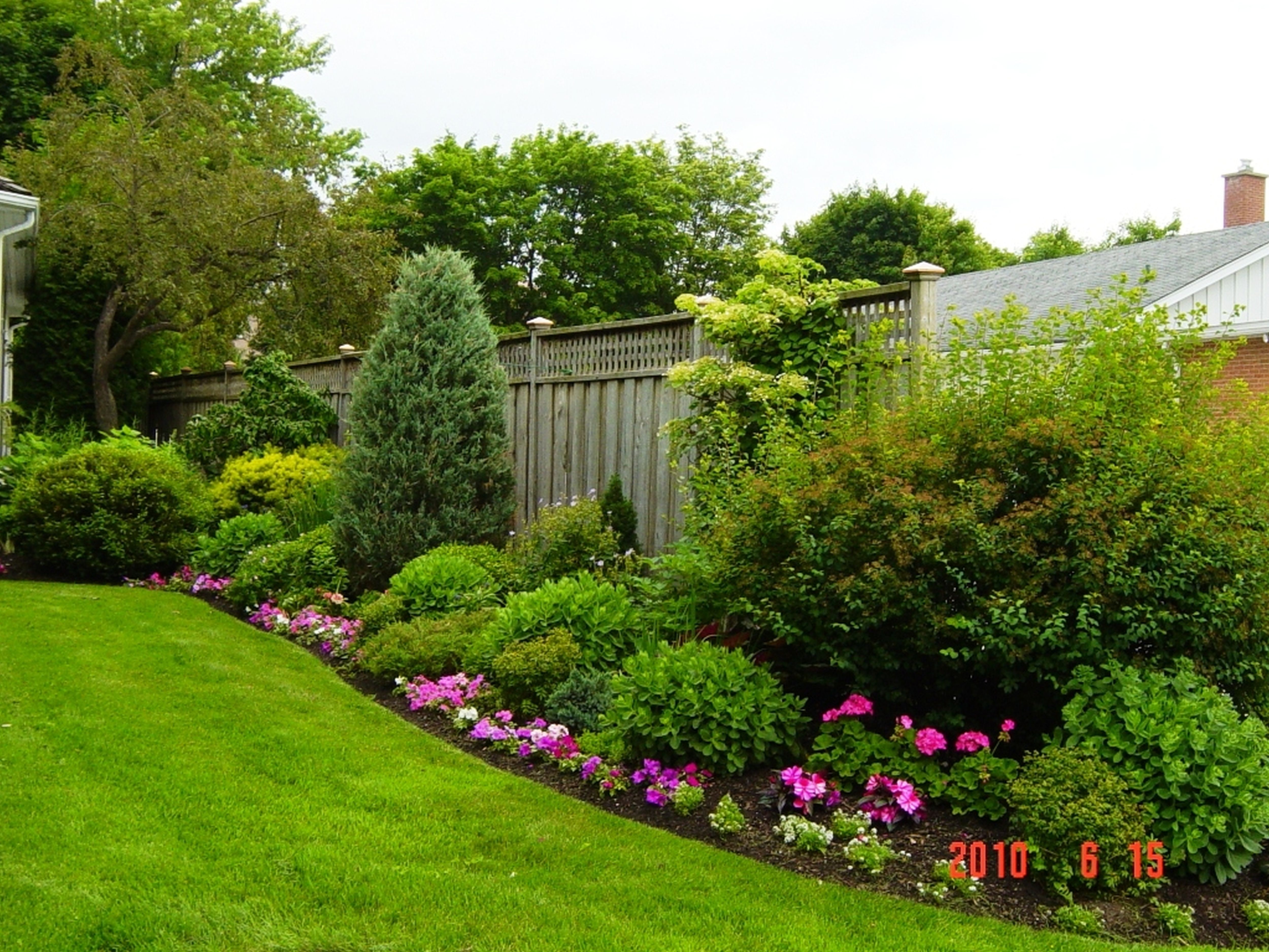 Backyard Privacy Fence Landscaping Ideas