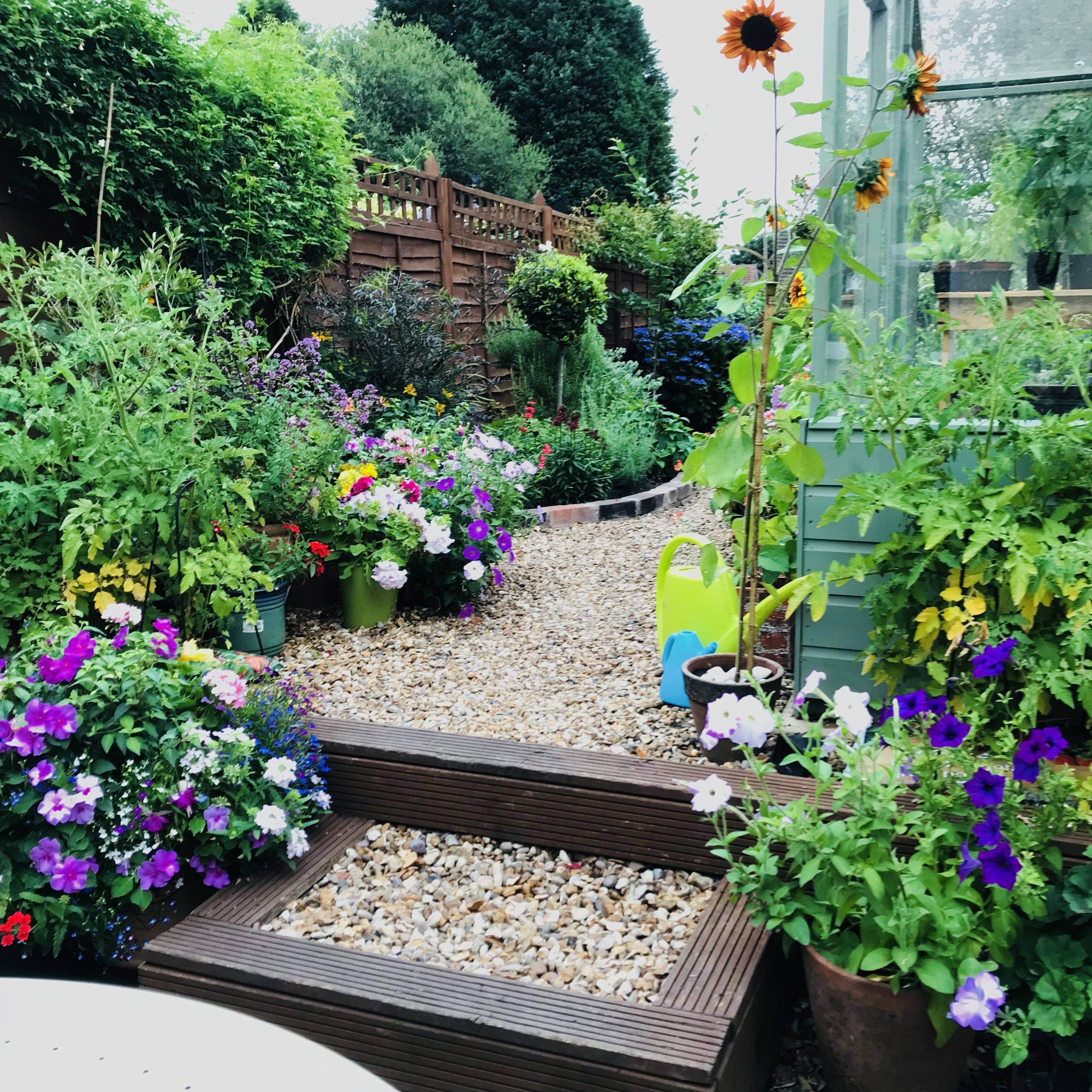 Small Narrow Garden Ideas