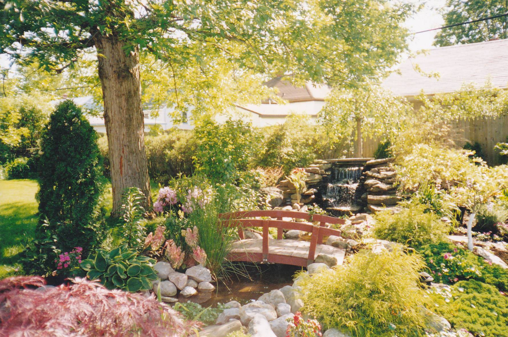 Natural Backyard Landscaping Ideas