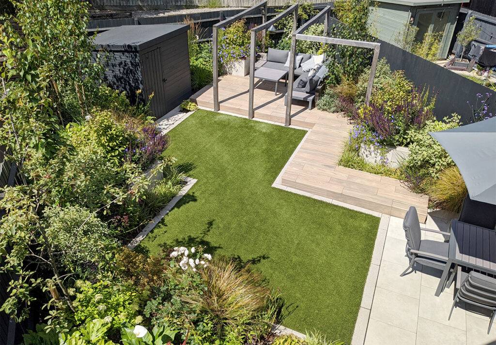 Lush Look Small Lawn Beautiful Gardens