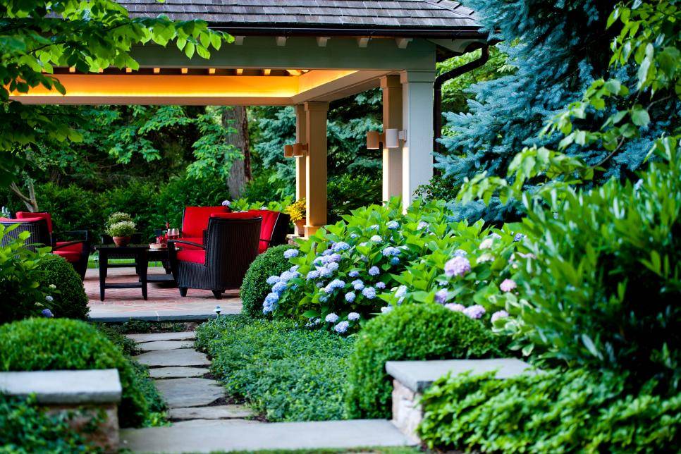 Lush Colonial Gardens