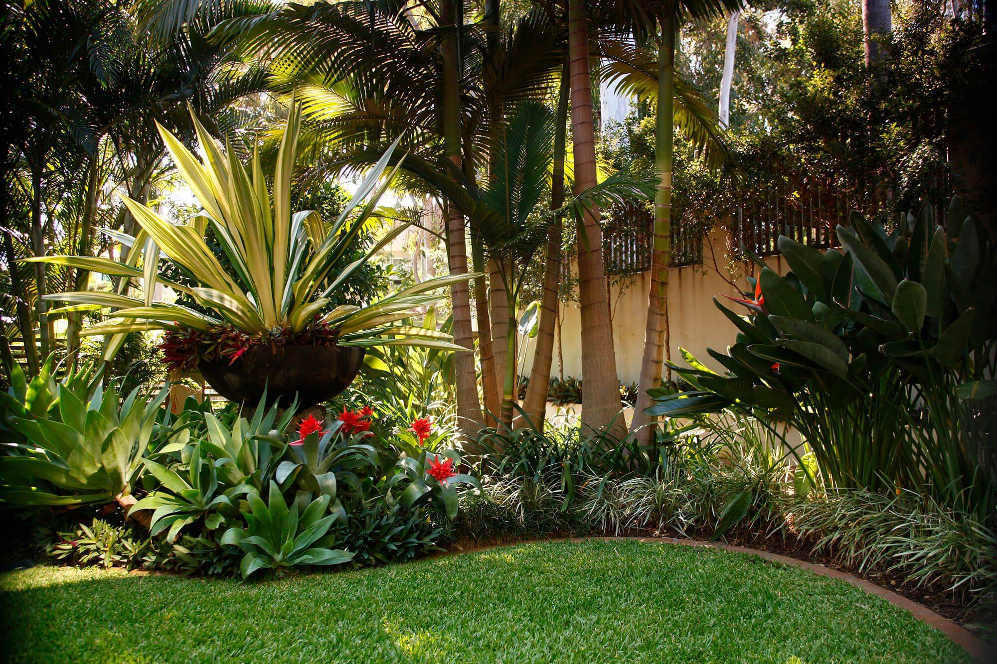 Awesome Wonderful Tropical Landscaping Ideas