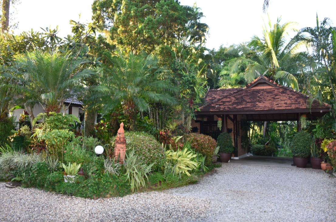 Small Tropical Gardens