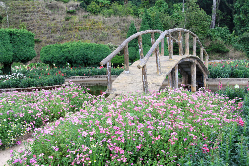 Small And Beautiful Fairy Tale Garden Bridges