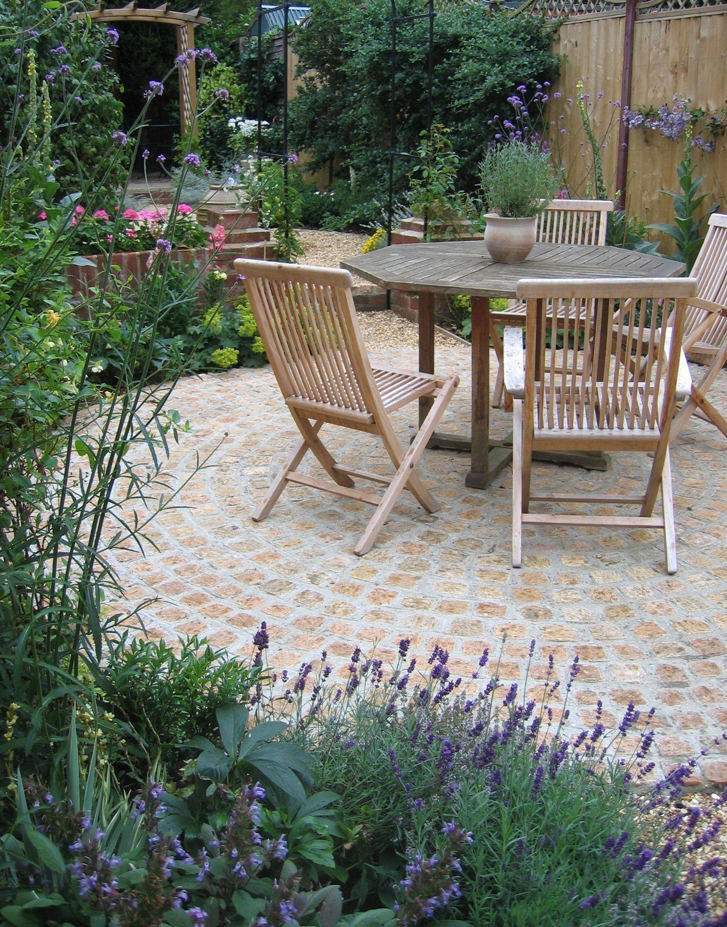 Superb Small Courtyard Garden Ideas