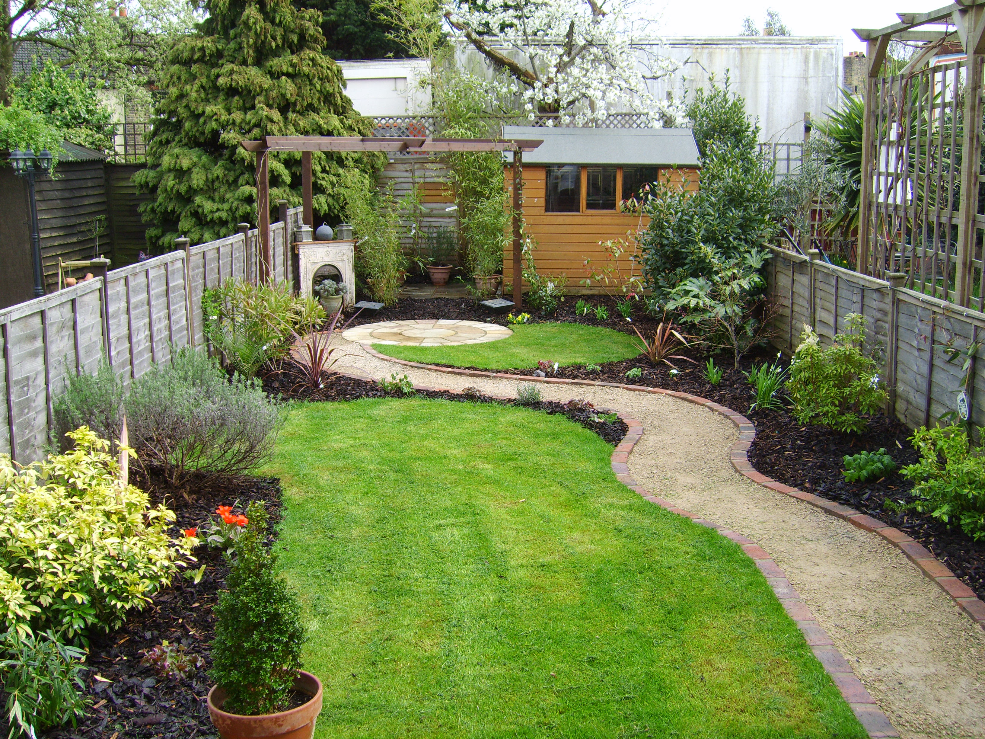 Small Garden Design Fake Grass Low Mainteance Contempoary Design Sleek