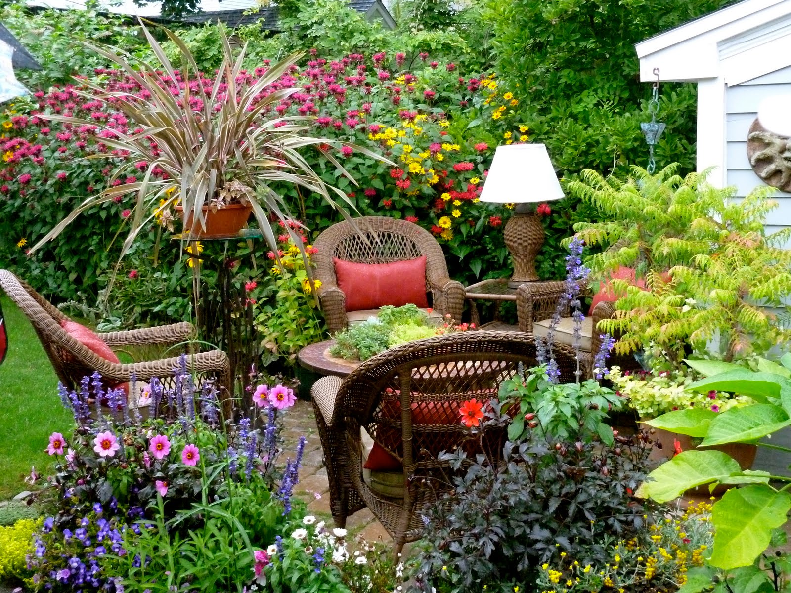Small Backyard Idea Small Flower Gardens