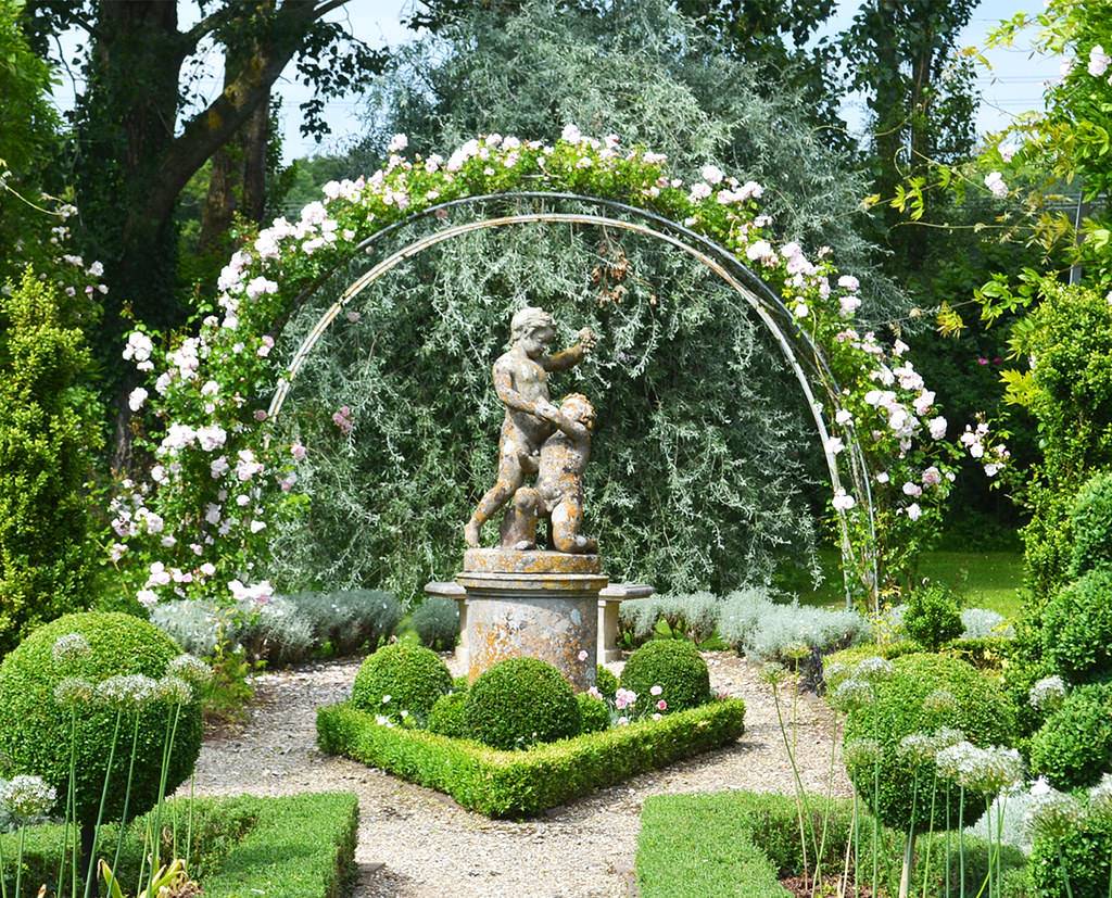 Amazing Formal English Garden Designs