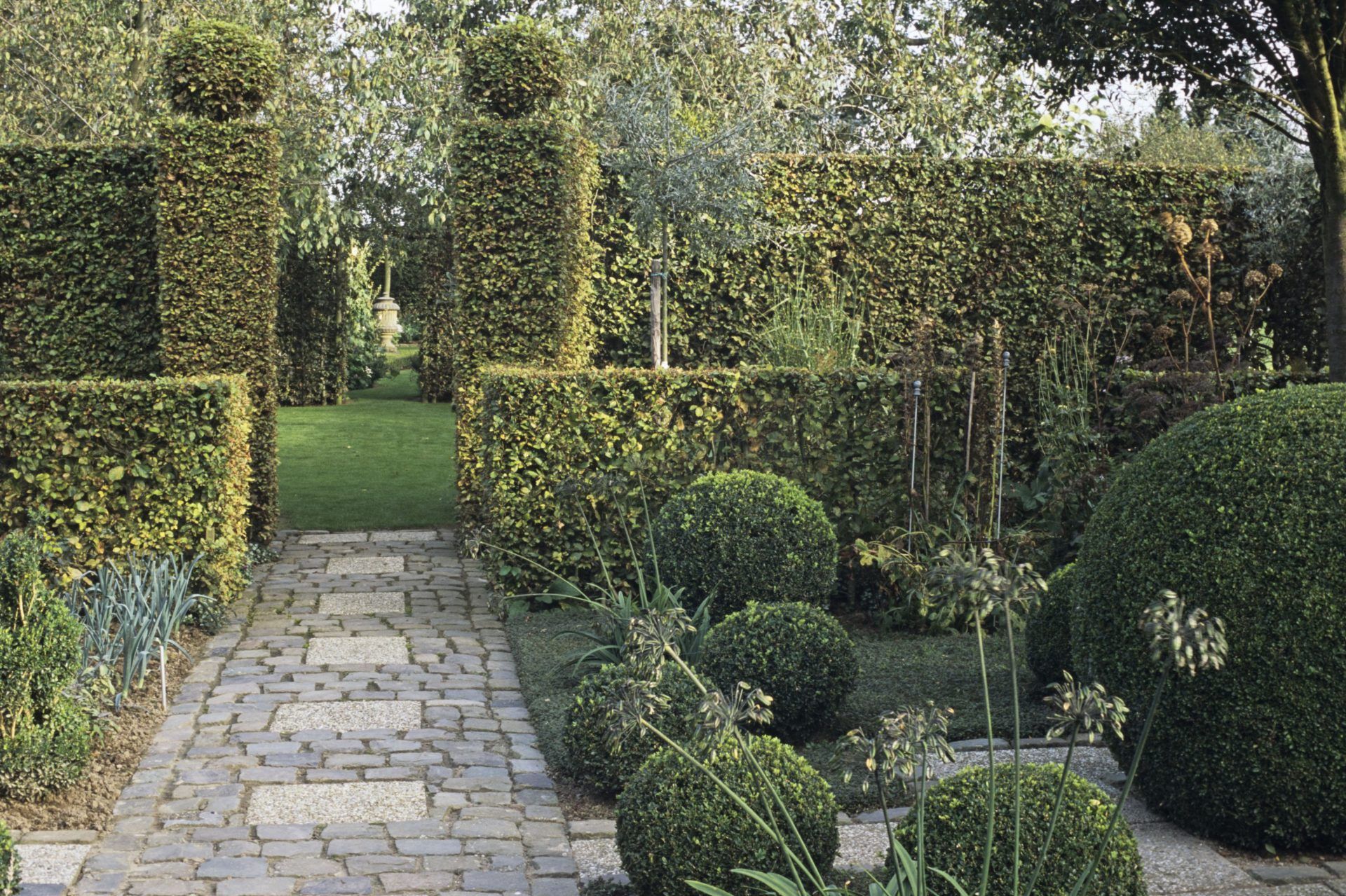 Wonderful Formal English Garden Designs