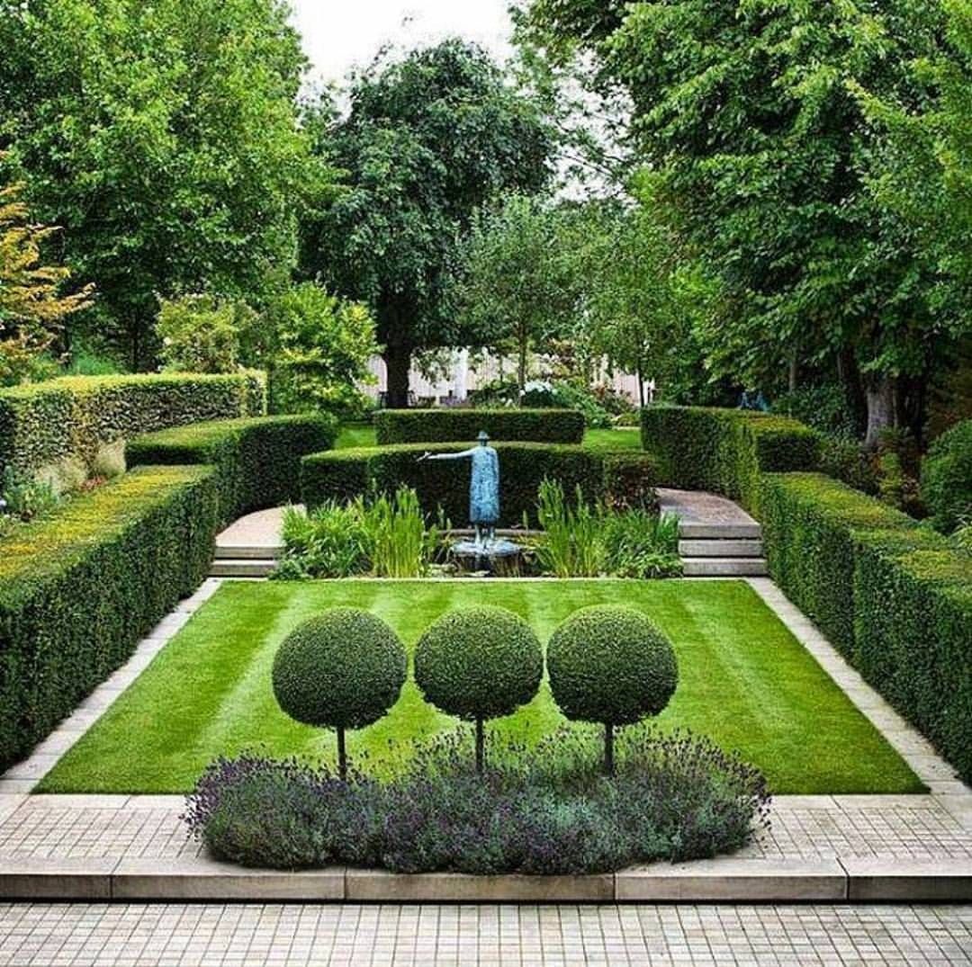 A Formal Garden Garden Layout