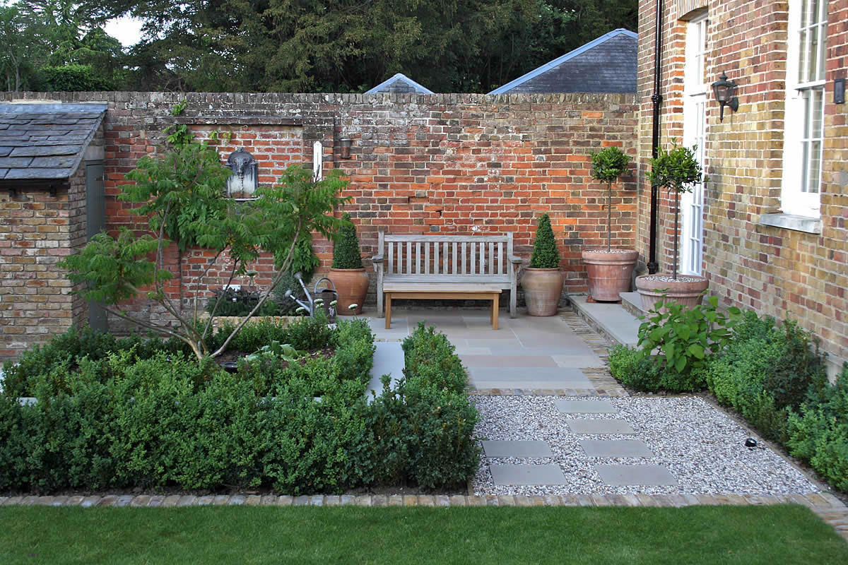 Multi Level Linear Garden Hertfordshire