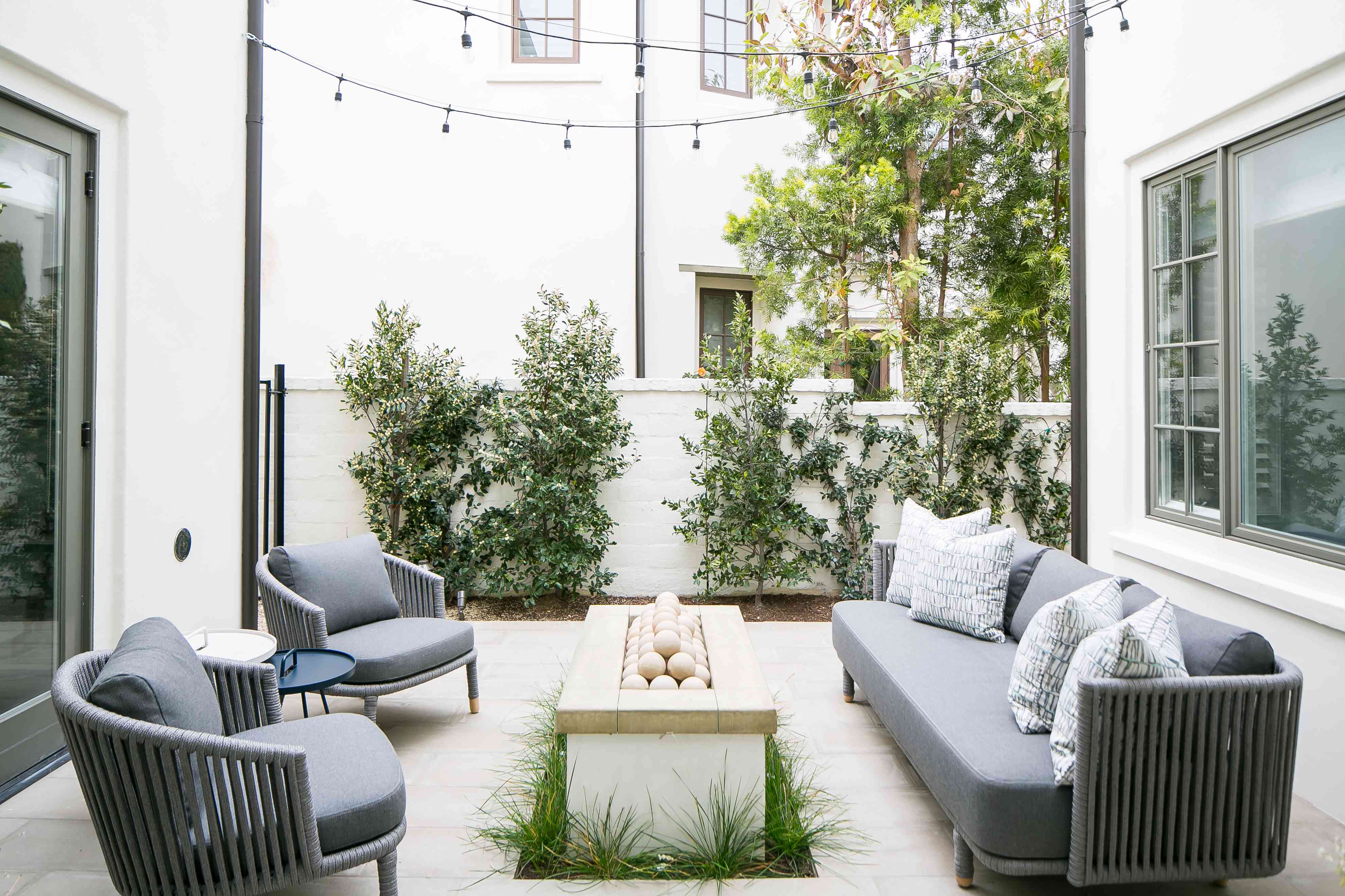 Outdoor Fire Pit Seating Ideas