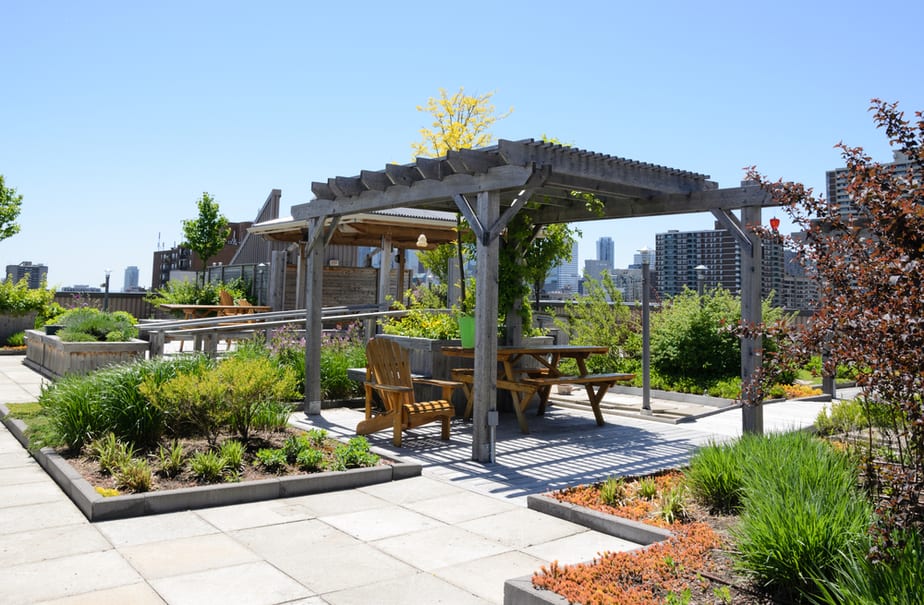 New York City Rooftop Garden Offers Views