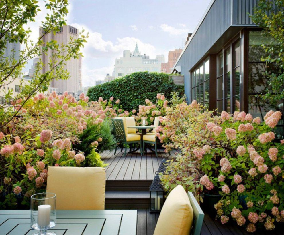 New York City Rooftop Garden Offers Views