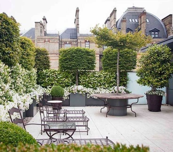 New York City Rooftop Garden Offers Views