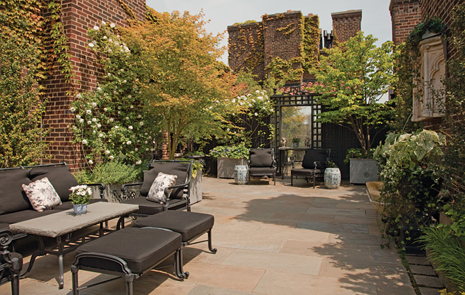 New York City Rooftop Garden Offers Views