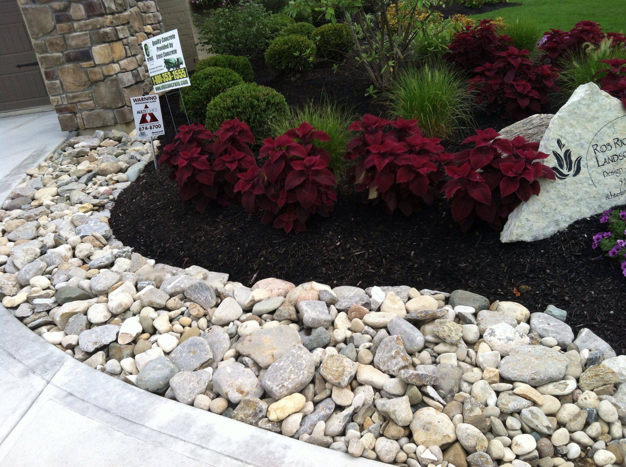 Gorgeous Stone Garden Edging Design Ideas