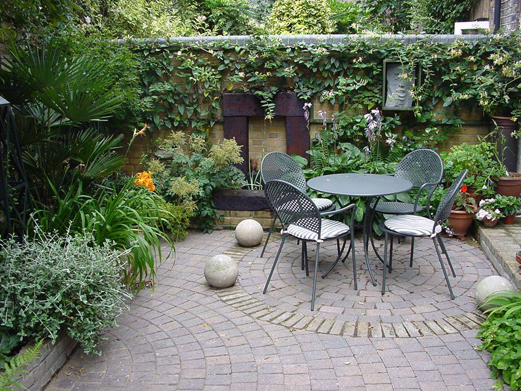 Italian Garden Style Courtyard Gardens Design