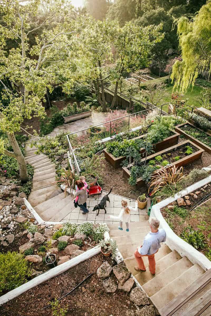 Makeover Sloped Backyard Design Ideas