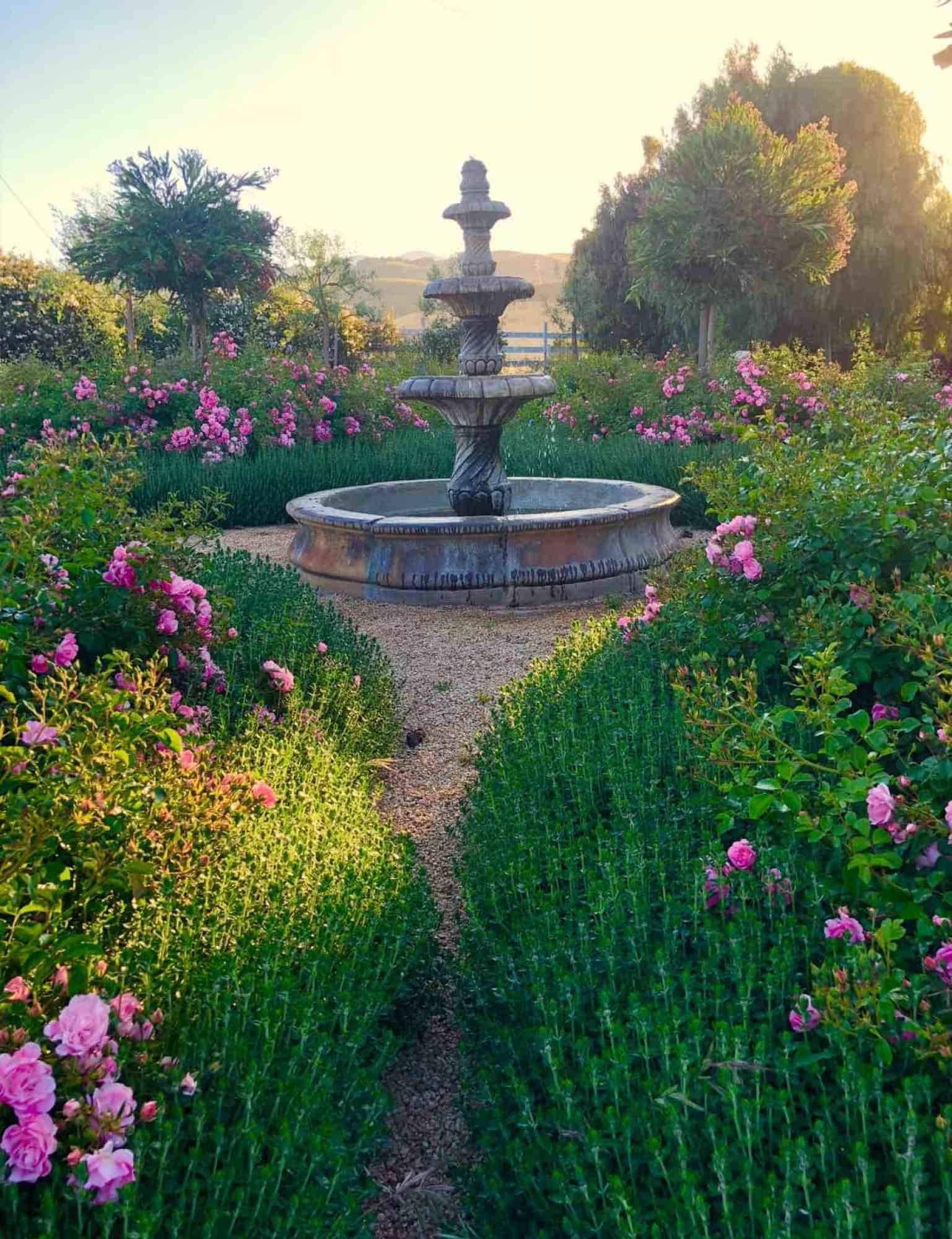 Dorable Fountain Garden Gardentinecom English Garden Design