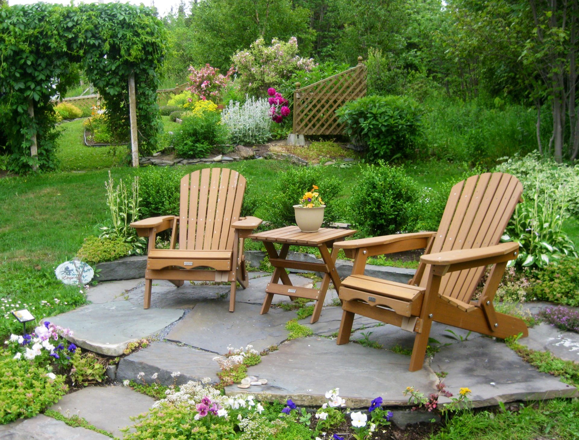 Serene Sunken Garden Seating Areas We