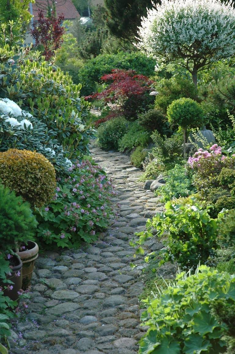 Beautiful Backyard Garden Path