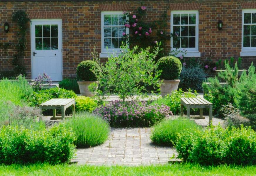 Amazing Formal English Garden Designs