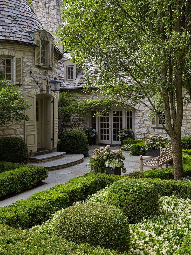 Amazing Formal English Garden Designs