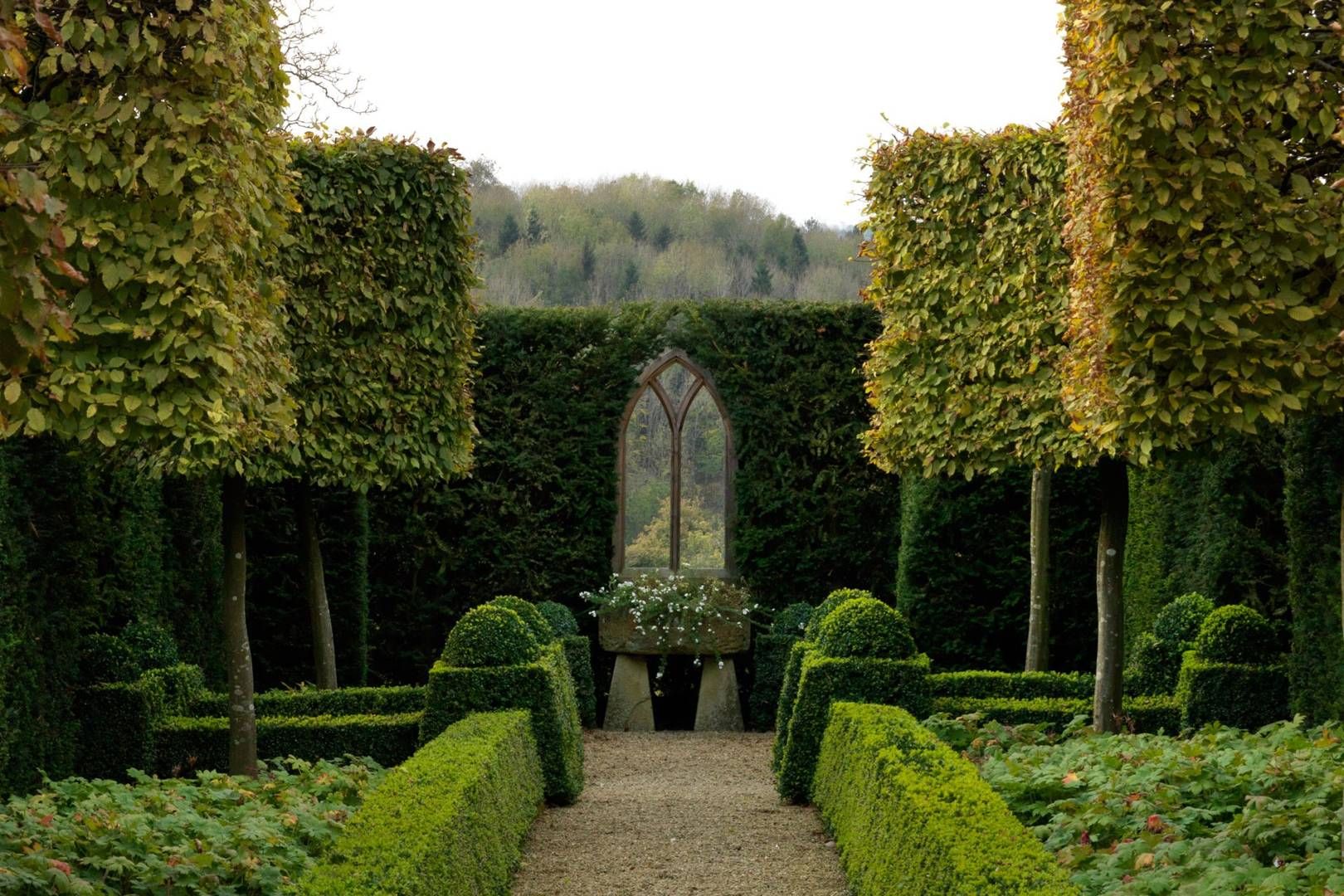 Britishinspired Courtyard Courtyard Gardens Design