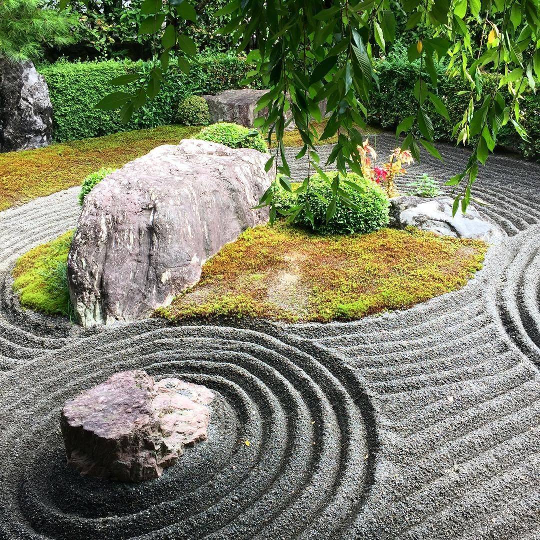 Beautiful Simple Rock Garden Decor Ideas
